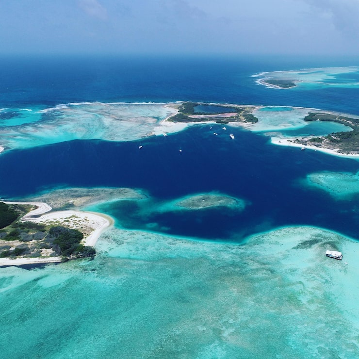 Los Roques 2026: 5 Cayos que parecen de otro planeta.