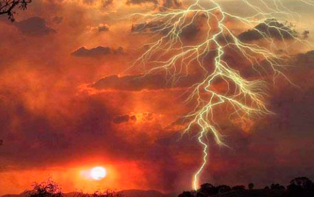 Catatumbo: El Faro Eterno donde la Tierra Toca el Cielo