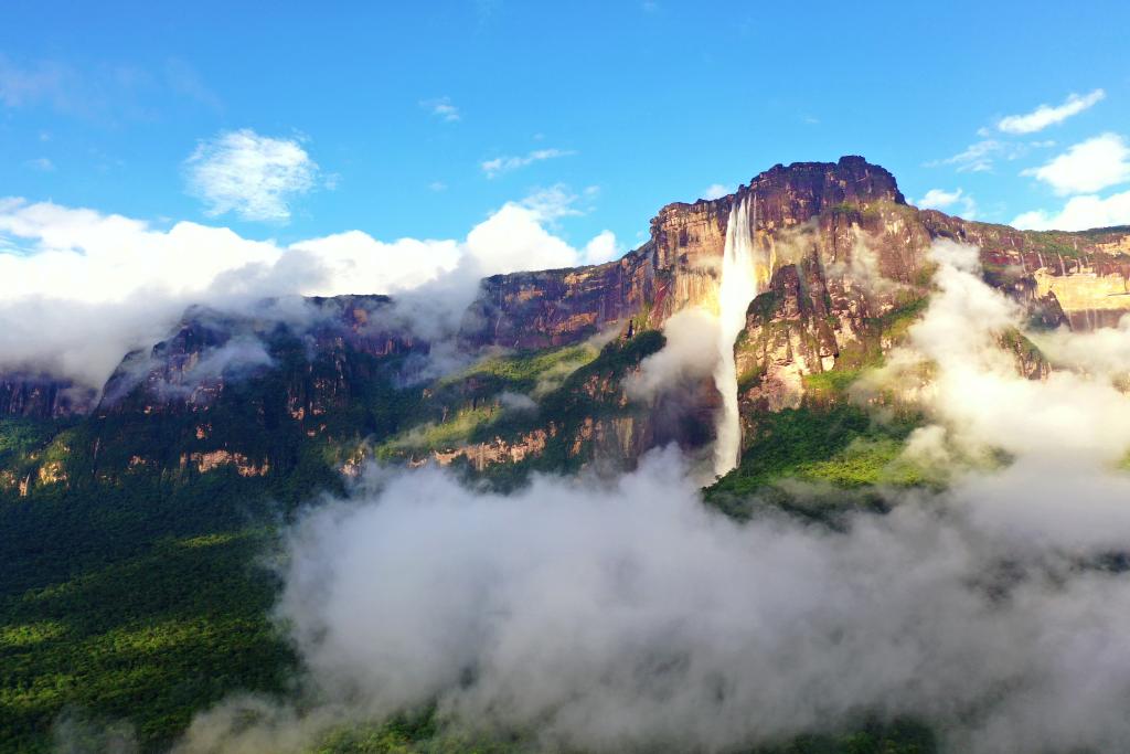El Salto Ángel: Guía Maestra para tocar el cielo en el "Mundo Perdido" de Venezuela